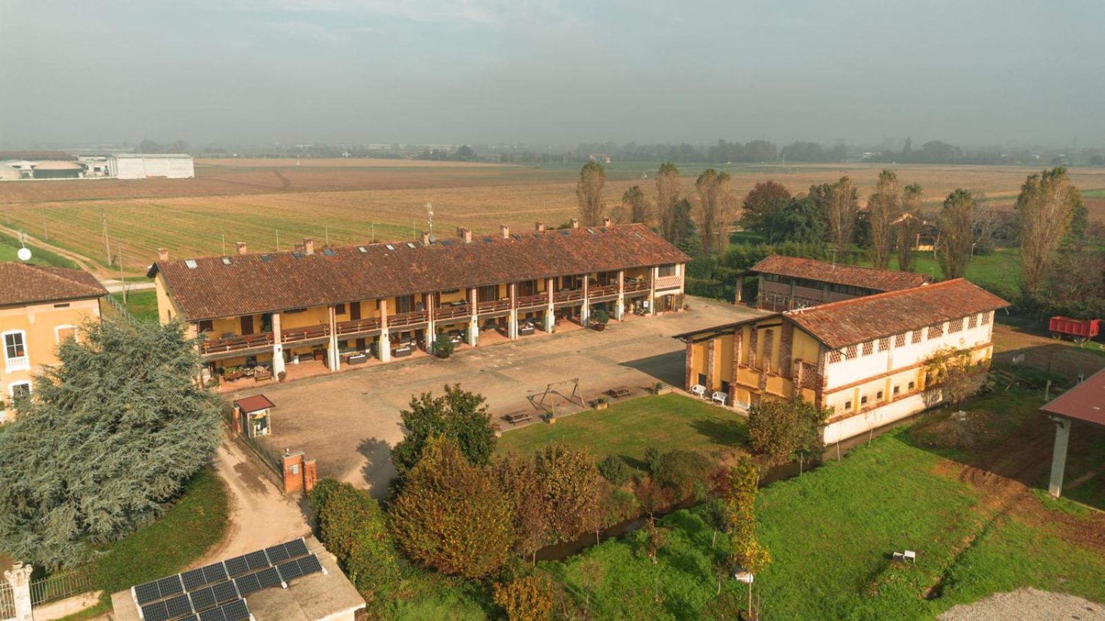 Agriturismo Bassanella Treviglio Exteriör bild